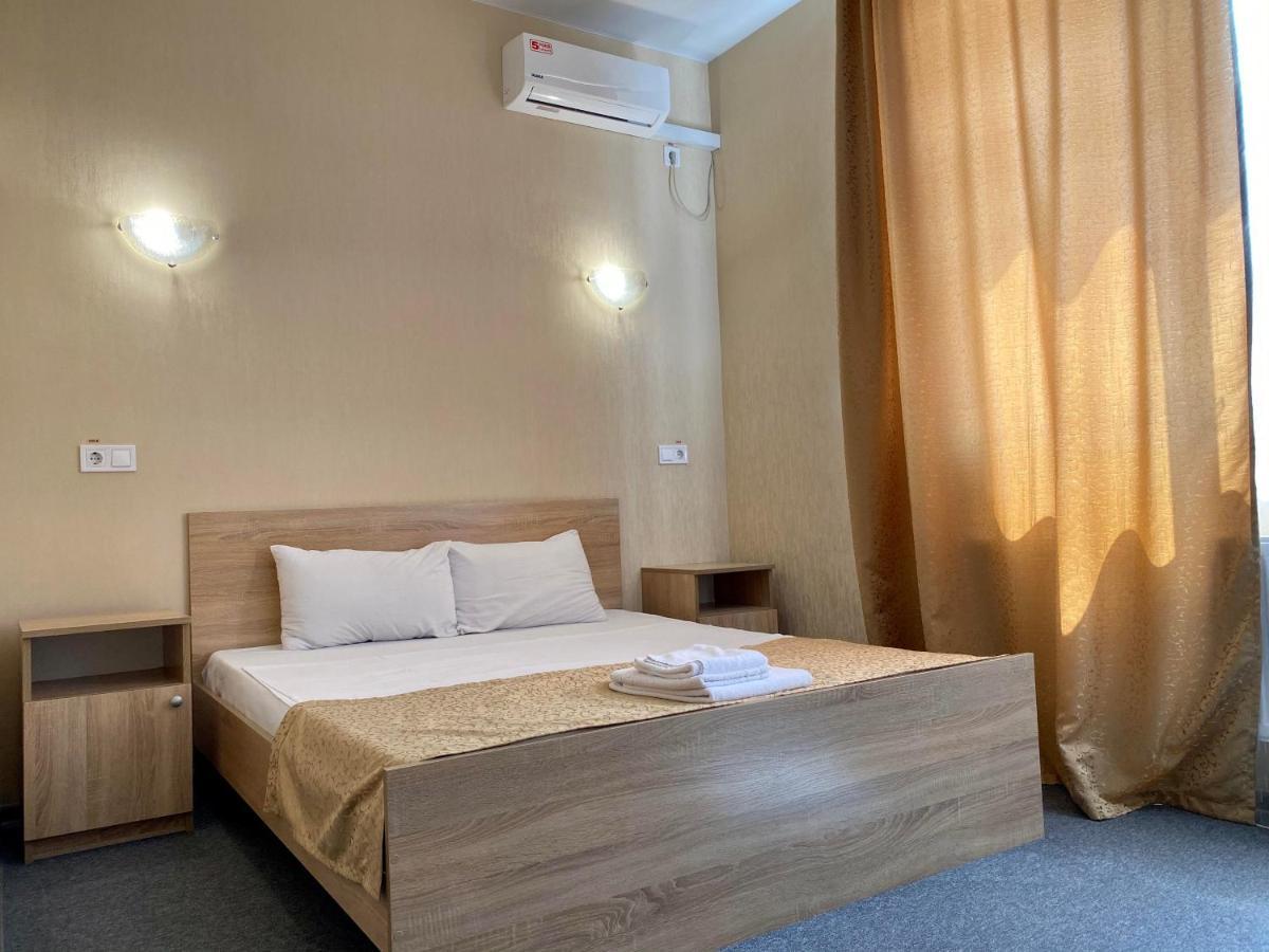 Guest House Sotni Kyiv Exterior photo
